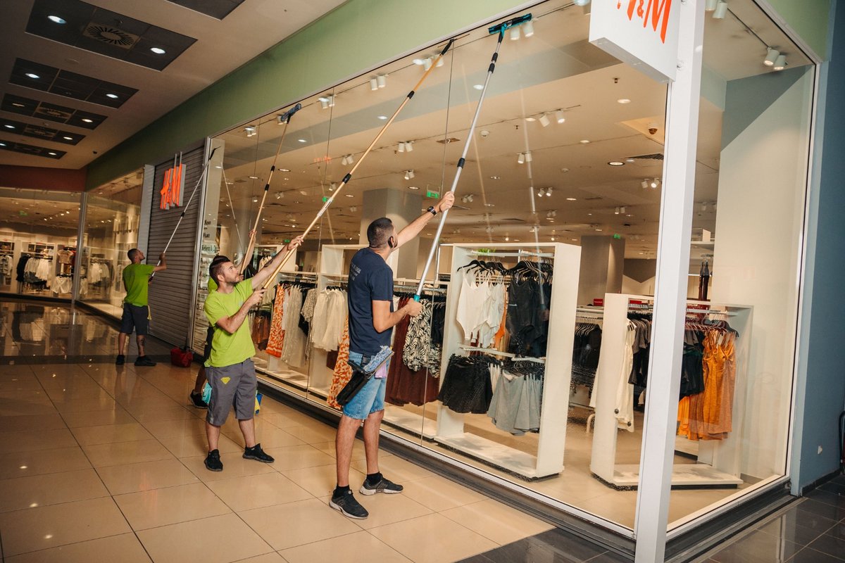 Абонаментно почистване на витрини